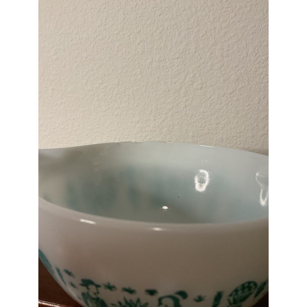 Vintage turquoise amish butterprint 441 1.5 pt white Cinderella mixing bowl - Picture 8 of 8
